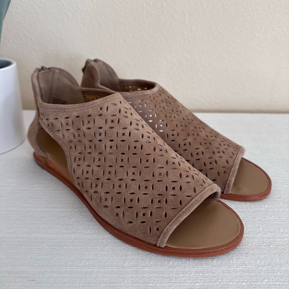 Violet & Red Pippa Tan Perforated Suede Low Wedge Sandals Women’s 8.5M - Picture 3 of 14